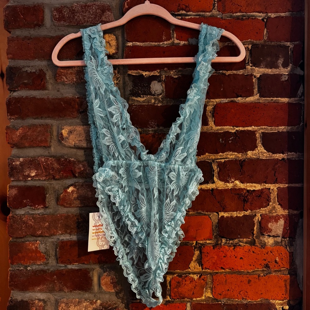 Vintage 1980s Lace Chemise in Soft Blue, One Piece, Deep V Style - Small - Picture 9 of 9